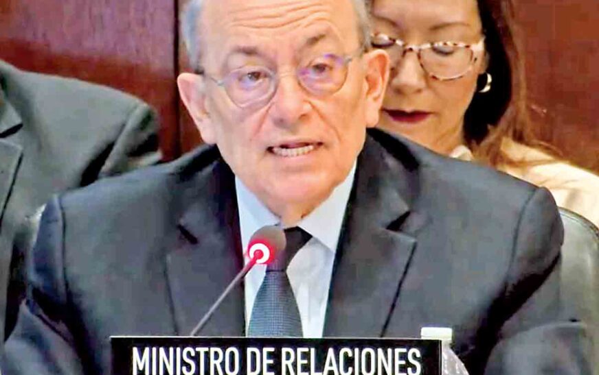 México y Perú entran en conflicto diplomático en la OEA sobre el asilo político a la líder opositora peruana Betssy Chávez.