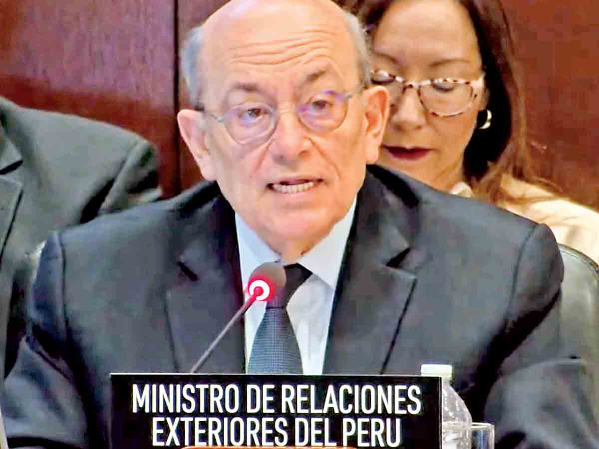 México y Perú entran en conflicto diplomático en la OEA sobre el asilo político a la líder opositora peruana Betssy Chávez.