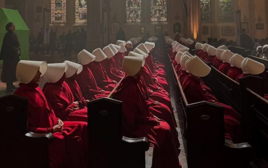 «Descubre la Herencia de una Leyenda: El Secreto que Descubre ‘Los Testamentos’, la Acompañante Secuela de ‘El Cuento de la Criada'»