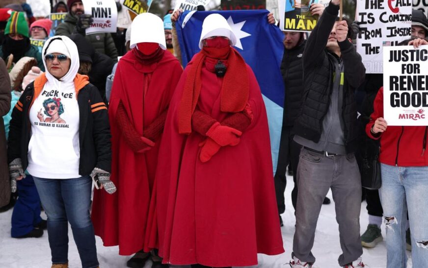 «Tragedia en la frontera: La muerte de una inmigrante durante un operativo del ICE desata indignación y condena en Estados Unidos»