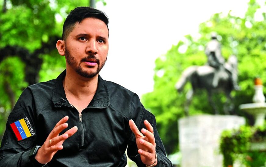 «La búsqueda de estabilidad: Desertores militares piden un cambio en la gestión del conflicto en Venezuela, y se disponen a sentarse con la presidenta interina para discutir un acuerdo pacífico»