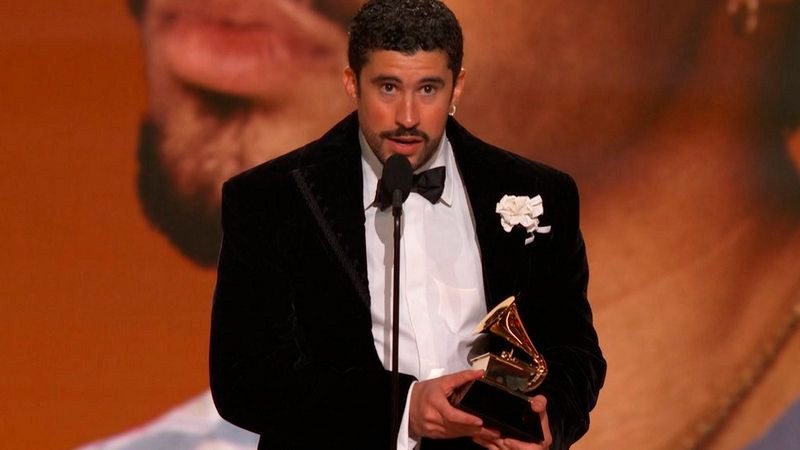 Reconoce la Academia Puertorriqueña de la Lengua Española a Bad Bunny por su trayectoria